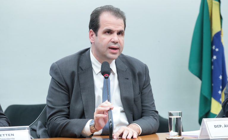 Parecer sobre mudanças no Código de Trânsito será apresentado na próxima semana