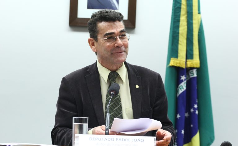 Movimentos populares defendem autogestão habitacional em debate na Câmara
