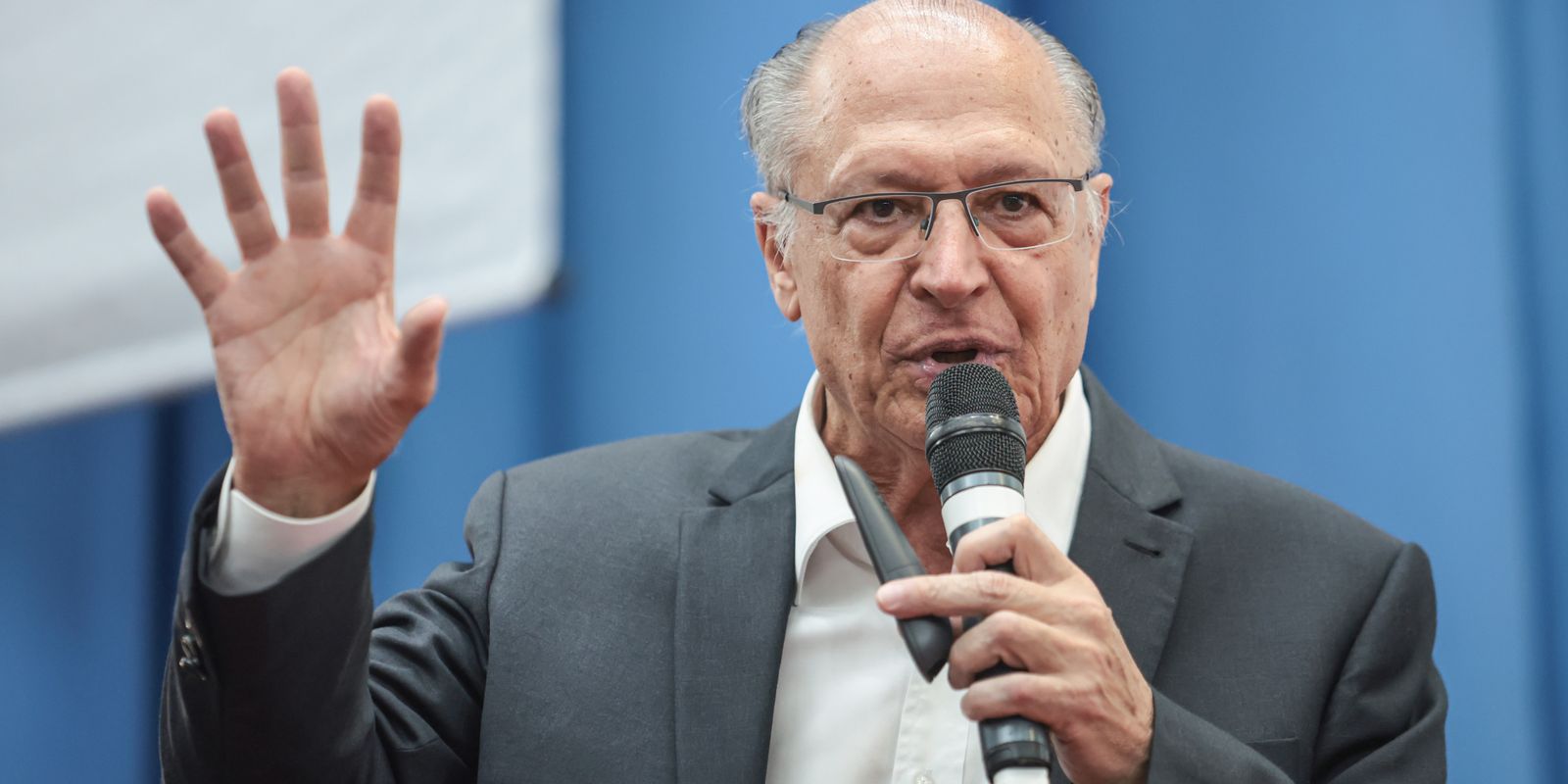Geraldo Alckmin critica Javier Milei por ofensas e intromissão política