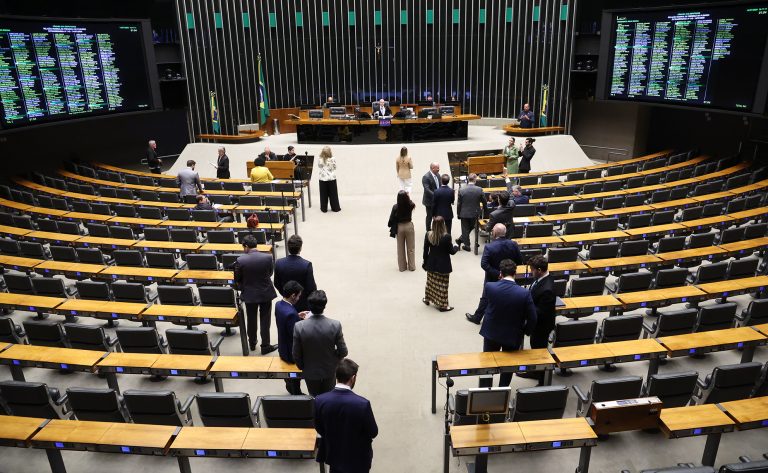Câmara dos Deputados aprova urgência para dois projetos de lei em sessão