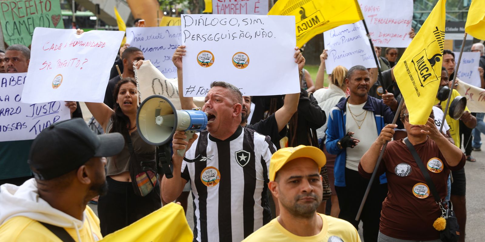 Camelôs protestam contra o Programa Tolerância Zero da Prefeitura do Rio