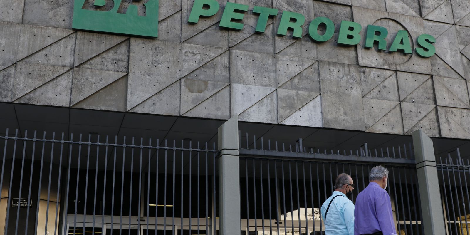 Petrobras reduz preço do querosene de aviação em 14,5% após atenuação de conflito