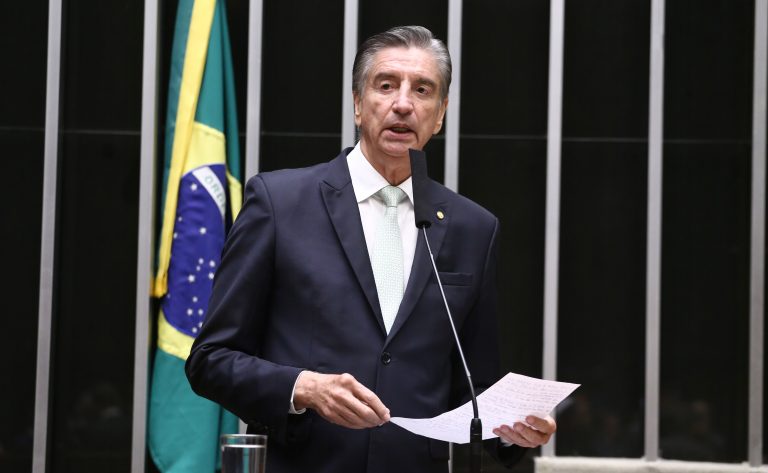 Câmara dos Deputados aprova projeto para ações de conscientização contra a adultização infantil