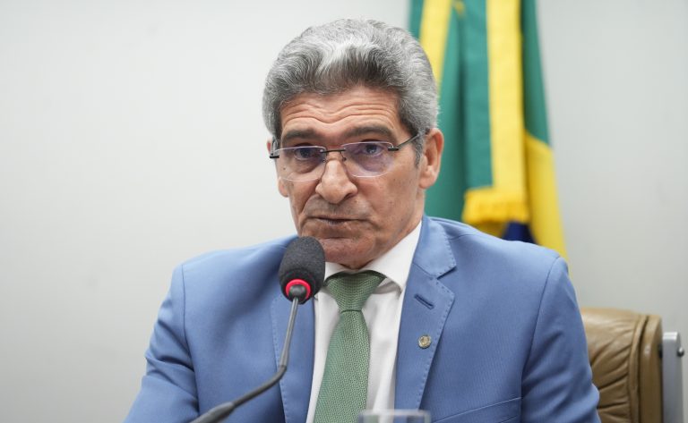 Comissão da Câmara aprova acúmulo de seguro-defeso com trabalho temporário