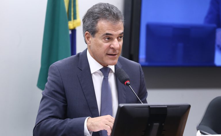 Comissão aprova projeto de depreciação acelerada para compra de máquinas novas e redução de impostos