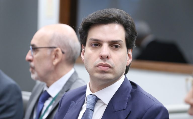 Comissão aprova normas de segurança para o abastecimento de aeronaves em solo