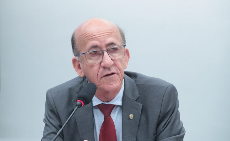 Comissão aprova obrigatoriedade de salas sensoriais em aeroportos para passageiros neurodivergentes