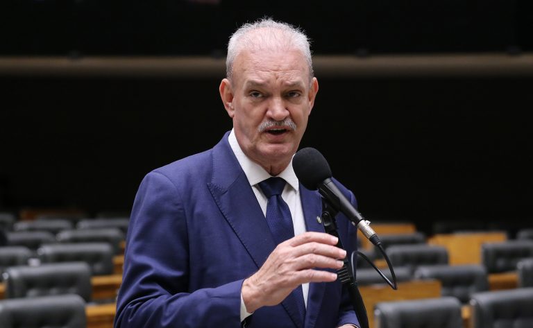 Comissão da Câmara aprova novas regras para placas de atendimento prioritário
