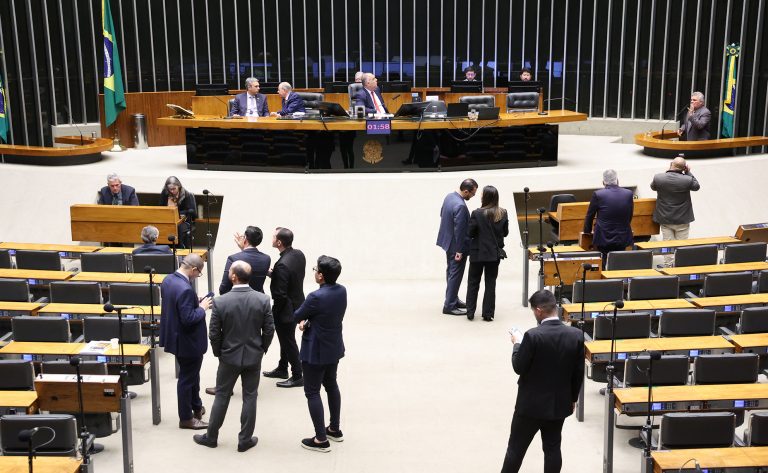 Câmara dos Deputados analisa proibição de tarifa mínima para água e esgoto