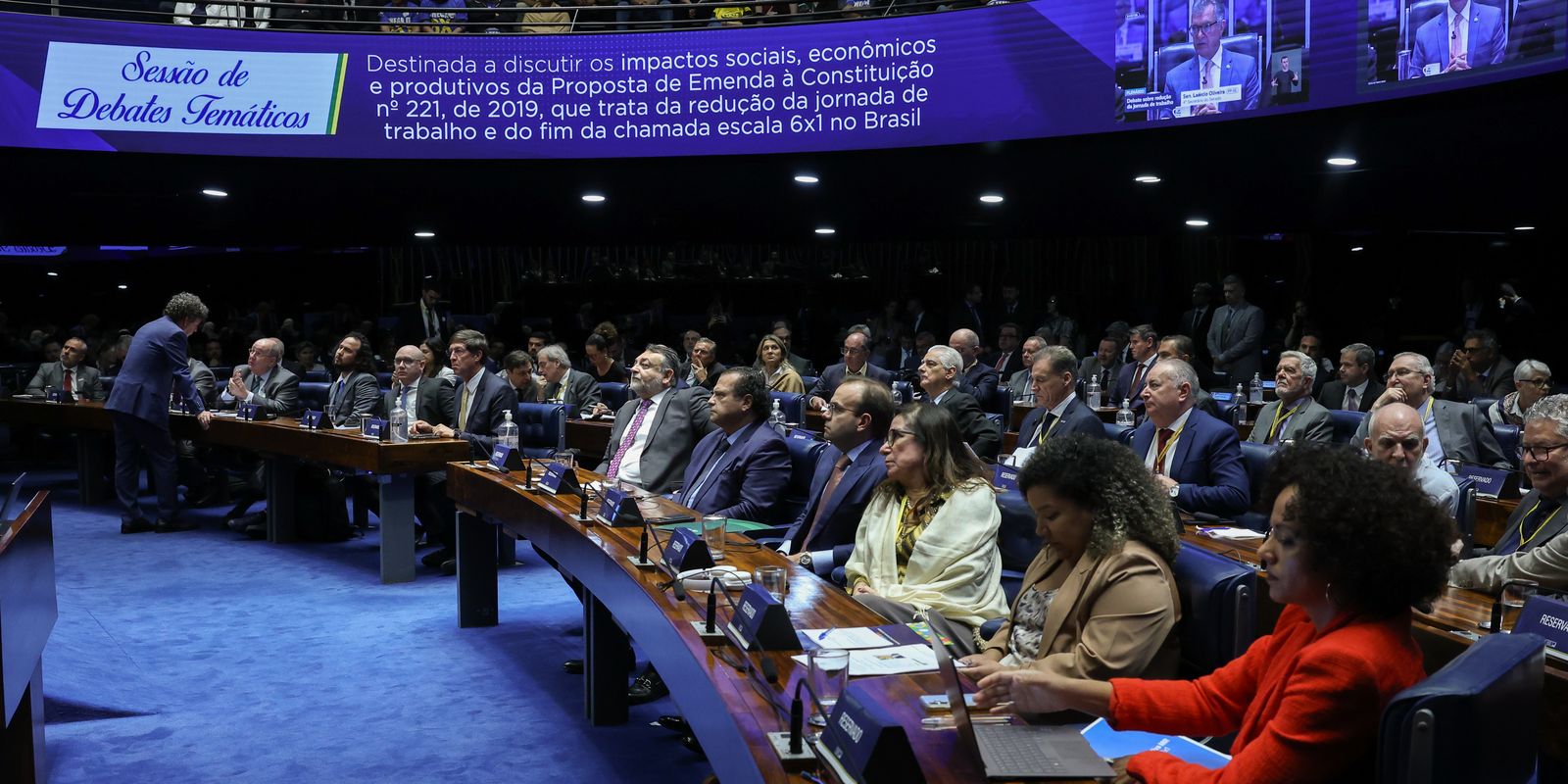 Debate no Senado sobre a PEC 6x1 divide empresários, sindicatos e governo