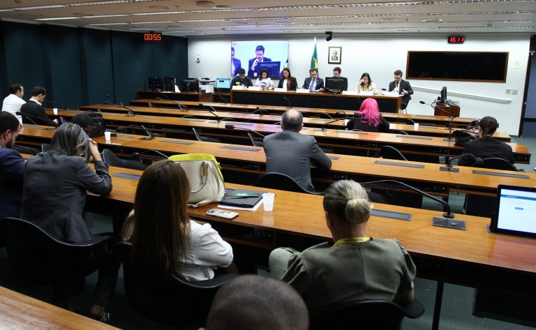 Estudantes e faculdades pedem revisão das regras do Fies