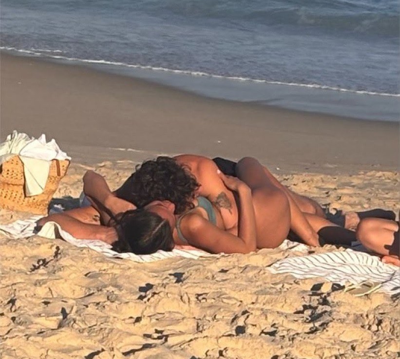 Bruna Marquezine e Shawn Mendes são vistos em clima de romance em praia do Rio
