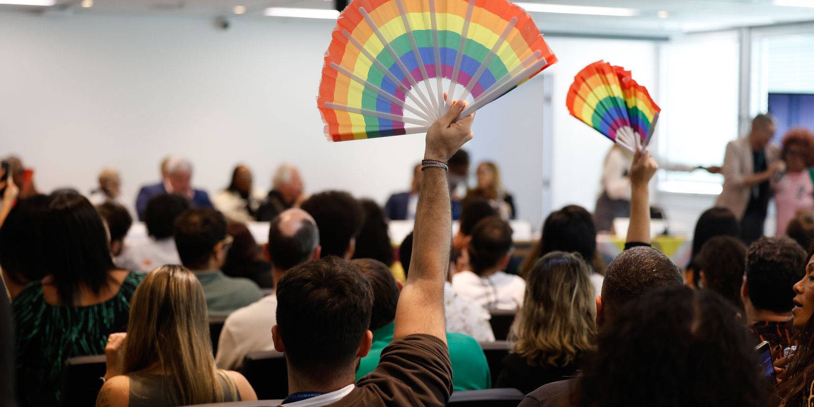 Governo do Rio de Janeiro promete regularizar salários do programa Rio Sem LGBTIfobia