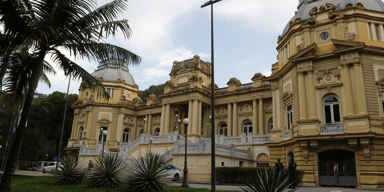 Governo do Rio exonera comissionados e suspende contratos no Instituto Rio Metrópole