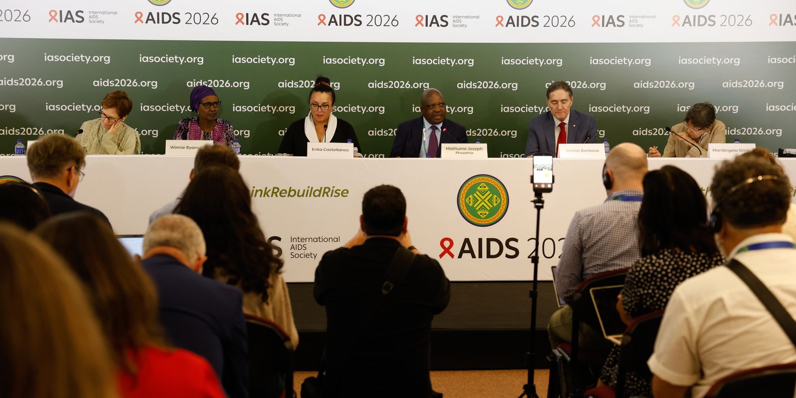 Número de novas infecções por HIV cai no mundo, mas falta de verbas ameaça meta