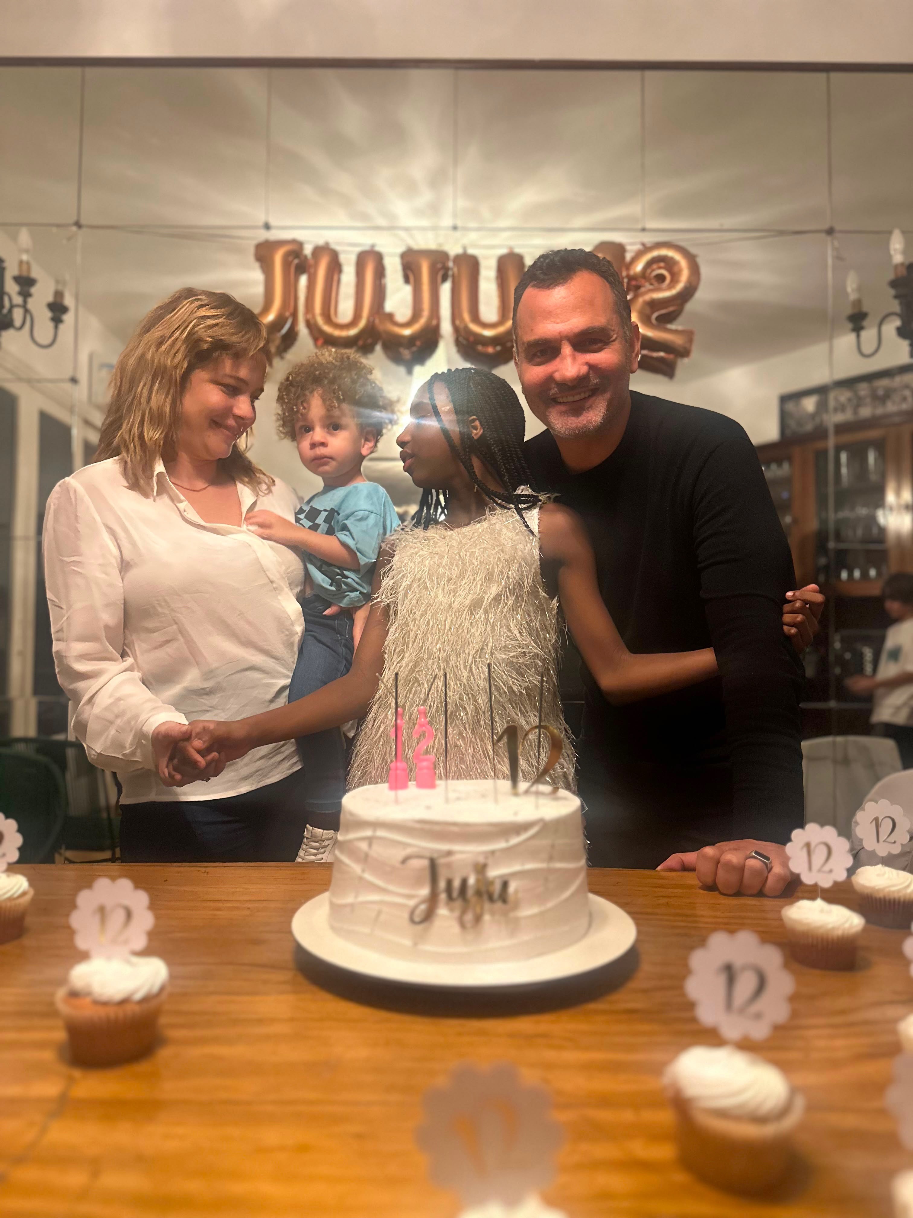Leandra Leal celebra os 12 anos da filha mais velha junto com o ex-marido
