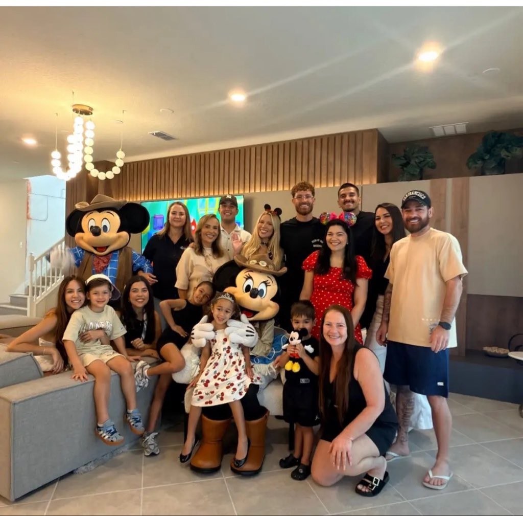 Léo Pereira e Karoline Lima: férias em Orlando com os filhos