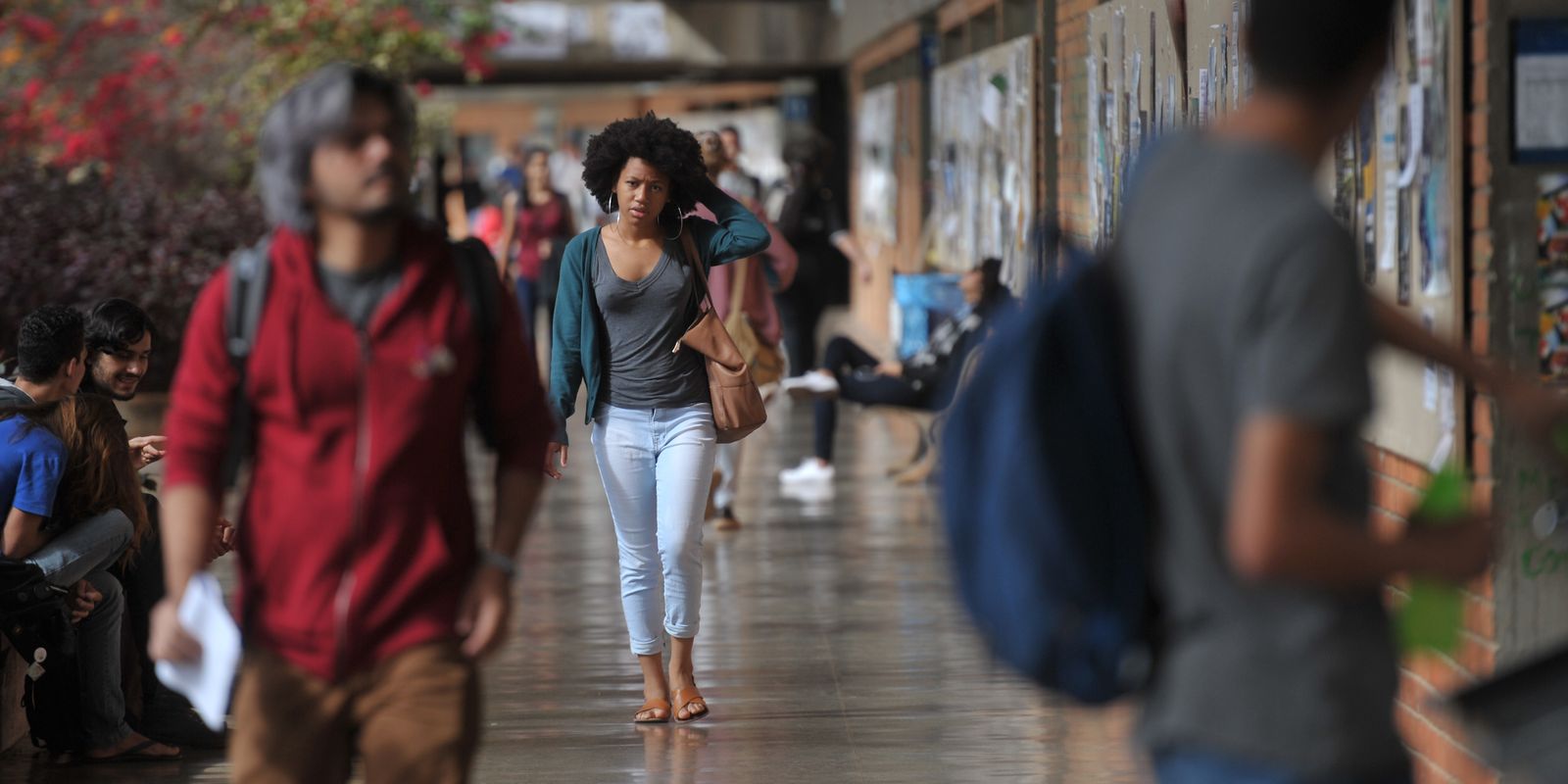 Mais de 54% dos estudantes com filhos já enfrentaram o abandono de curso