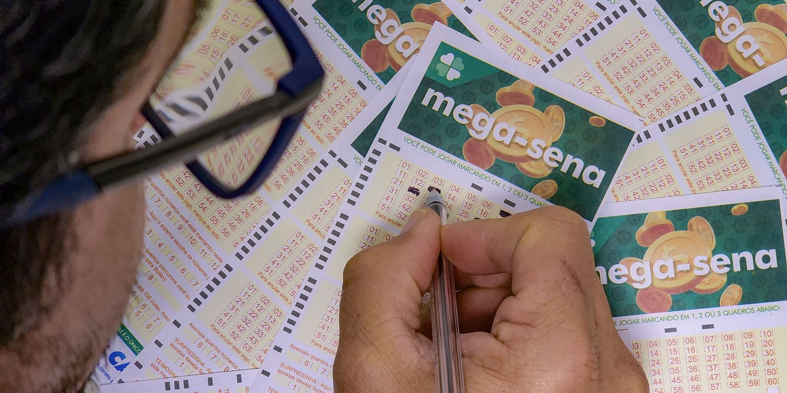 Mega-Sena acumula e prêmio principal atinge R$ 33 milhões