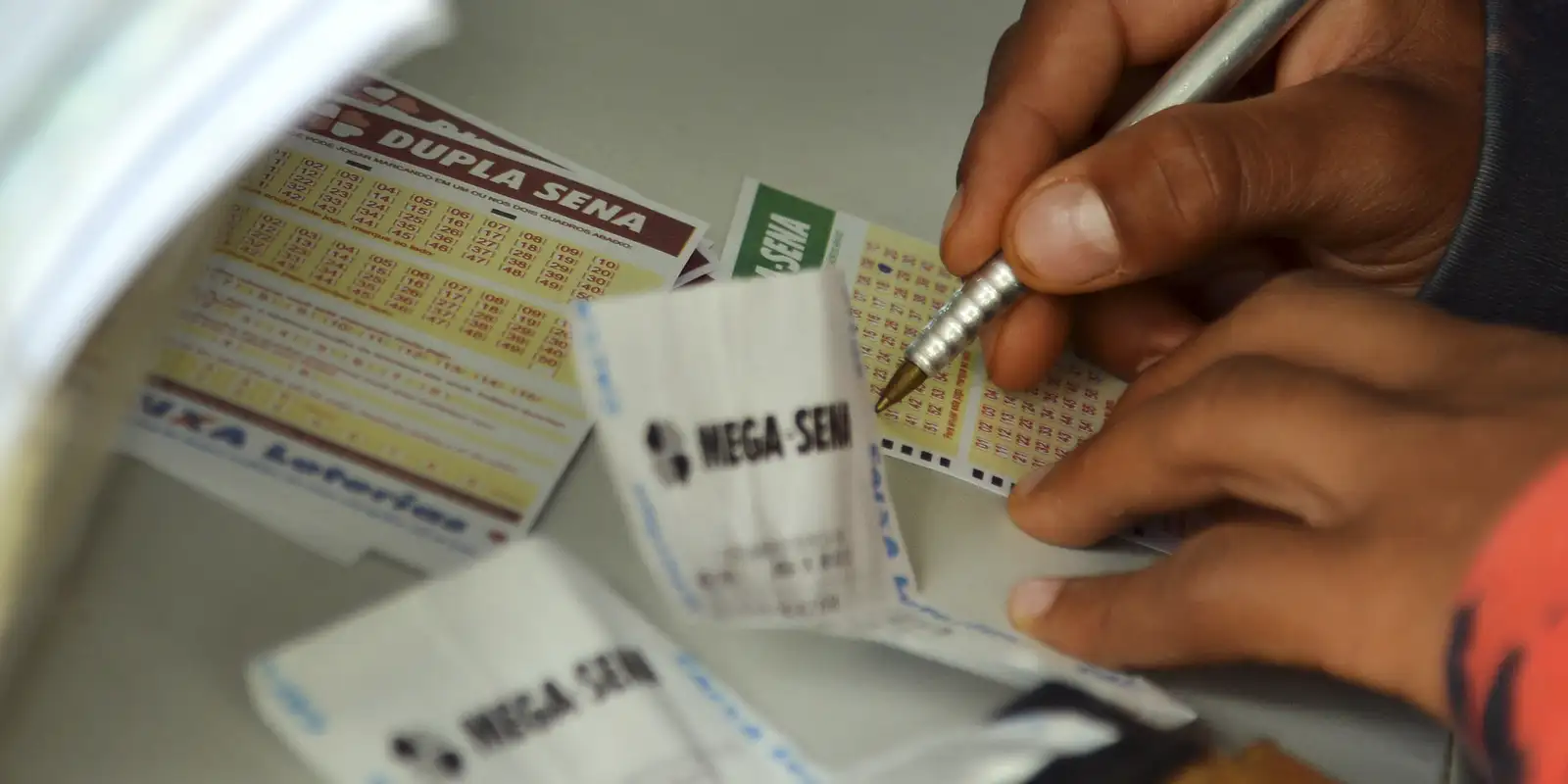 Mega-Sena acumula em R$ 30 milhões após ninguém acertar as seis dezenas