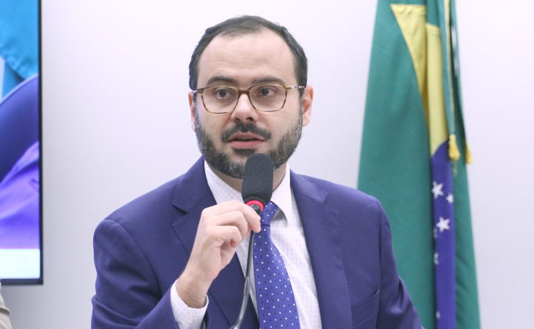 Governo propõe elevar teto de faturamento do MEI para R$ 140 mil enquanto setor produtivo exige revisão do Simples Nacional