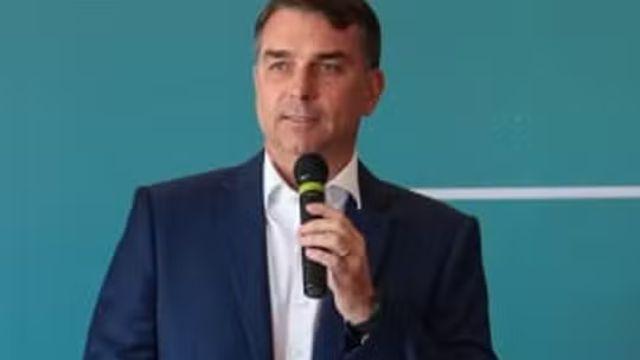 Ministros do STF reagem a declarações de Flávio Bolsonaro sobre urnas eletrônicas