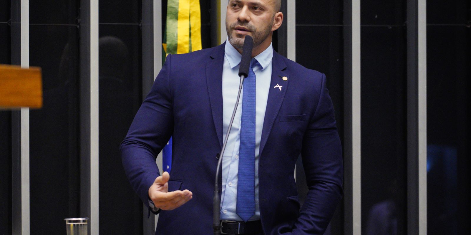 Moraes concede 48 horas para Daniel Silveira explicar vídeo em rede social