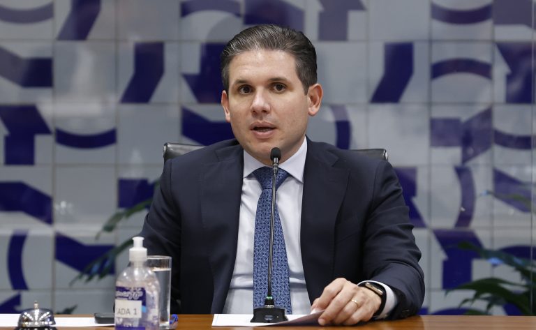 Hugo Motta se reúne com ministro da Fazenda para tratar de dívidas rurais e combustíveis