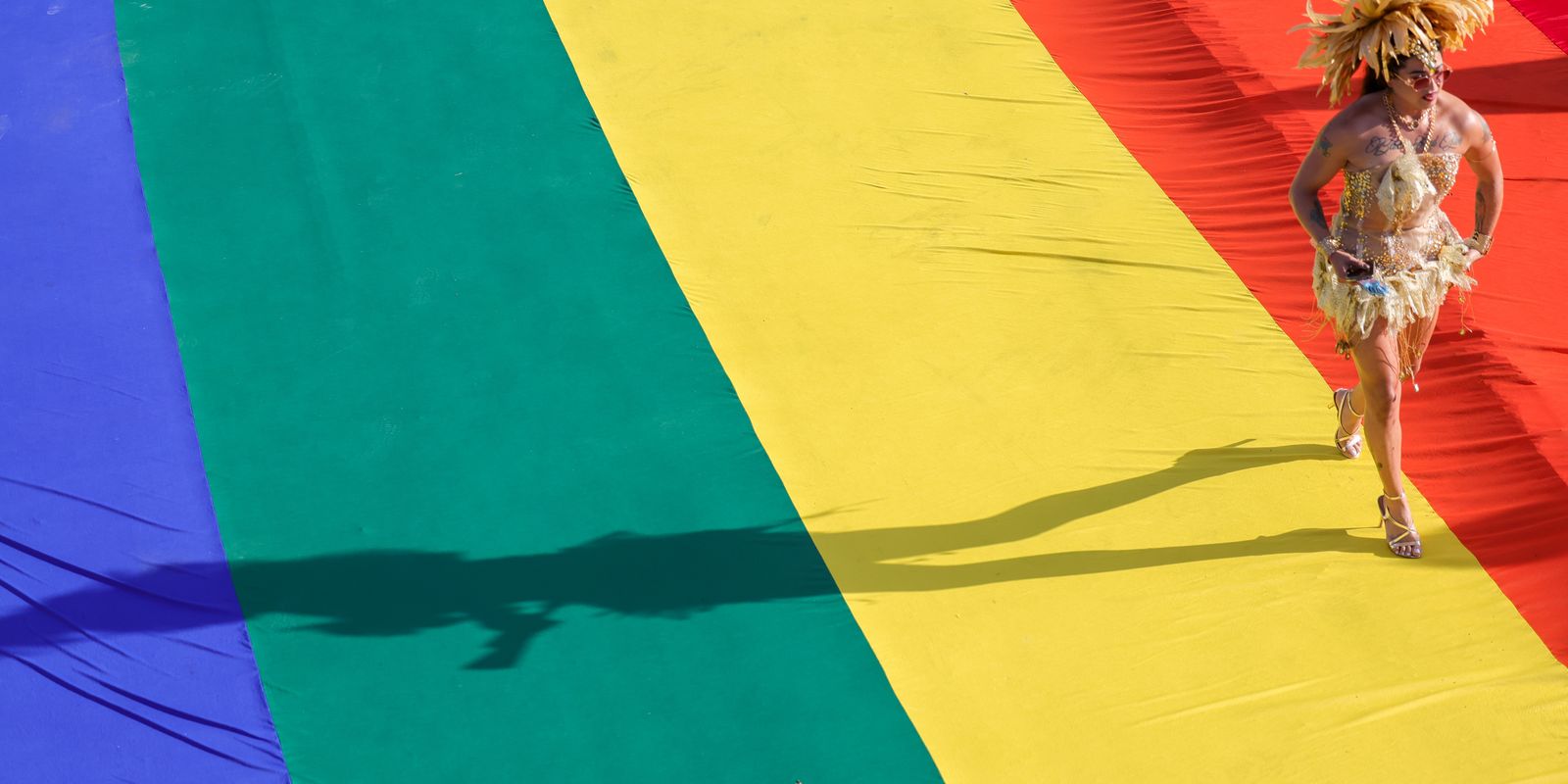 Parada Brasília Orgulho defende conscientização política e combate ao preconceito