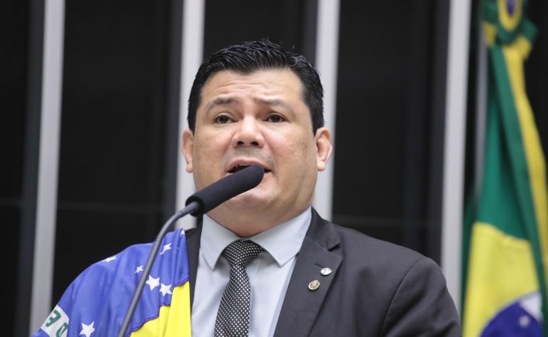 Projeto de lei busca ampliar o porte de arma para guardas civis municipais e vigilantes