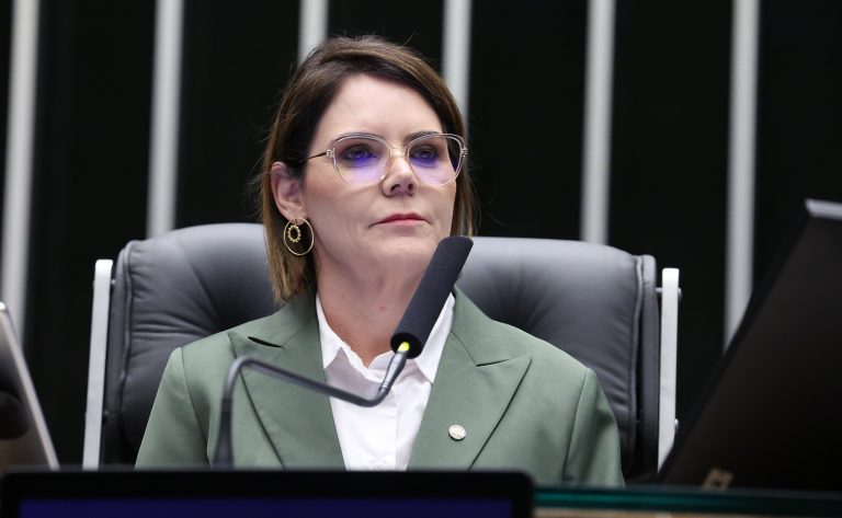 Câmara analisa projeto para padronizar identificação visual de tornozeleira eletrônica em casos de violência doméstica