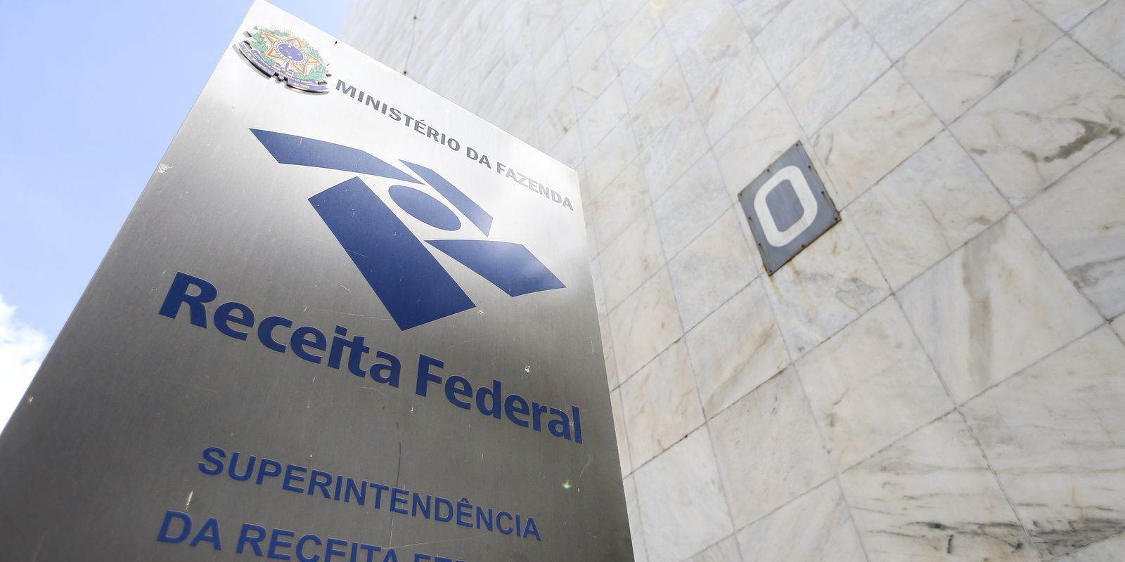 Receita reduz para R$ 17,2 bilhões projeção com IR sobre dividendos