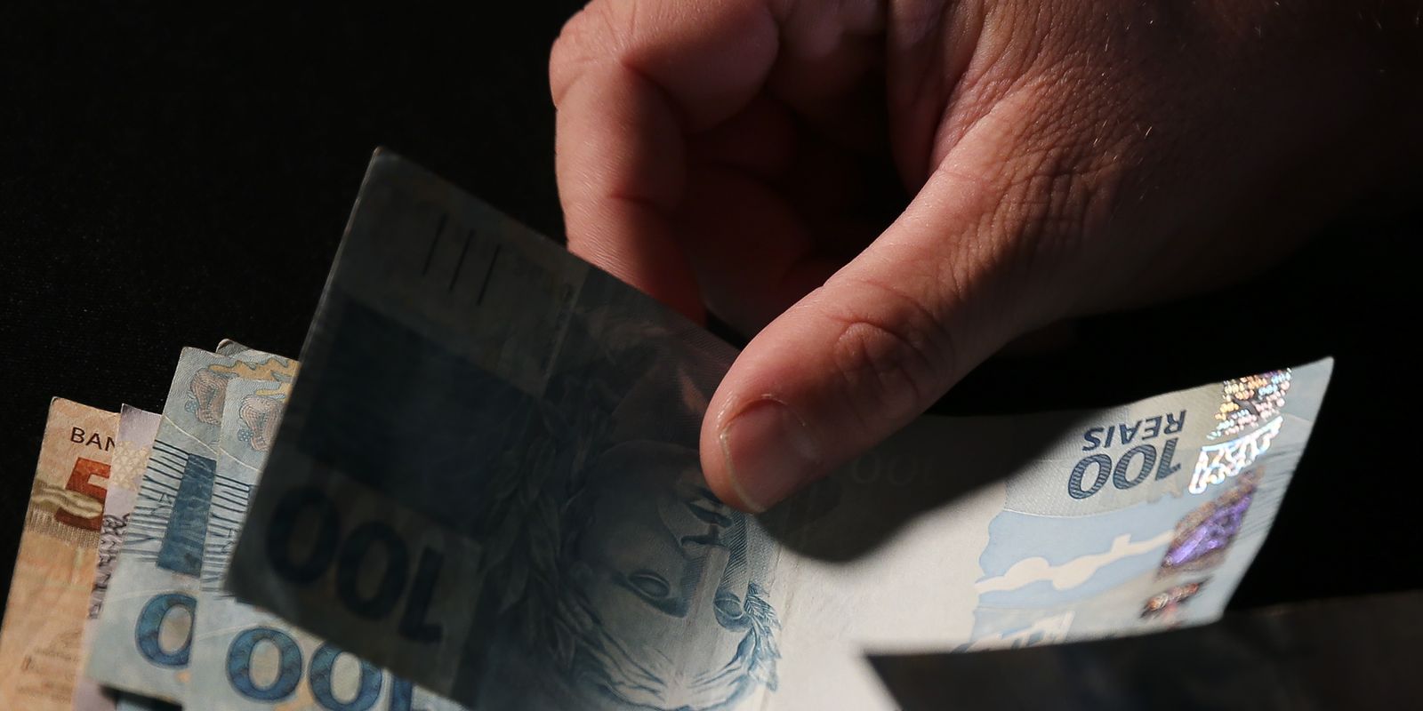 Pagamento do abono salarial é liberado para trabalhadores nascidos em setembro e outubro