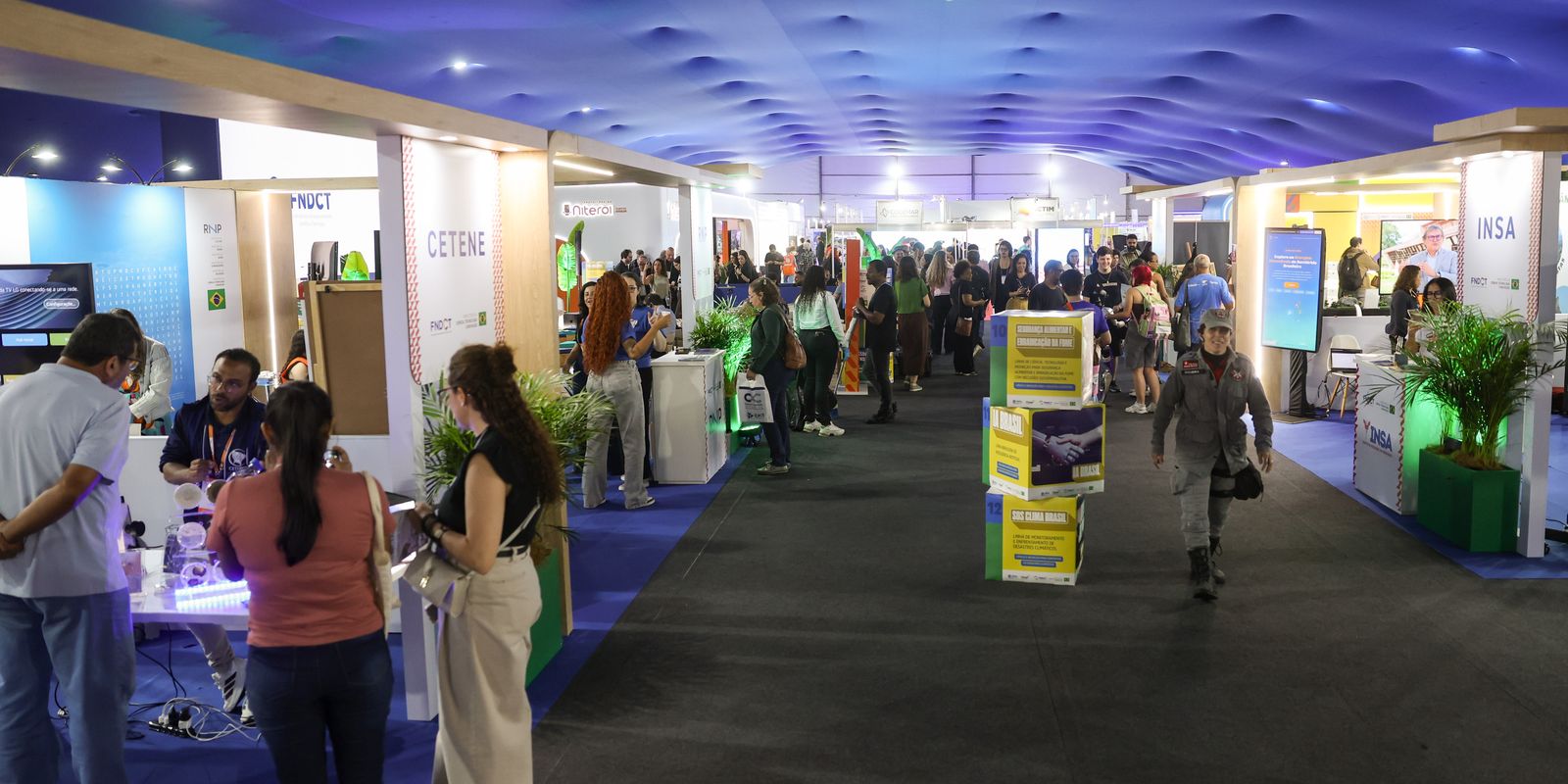 UFF sedia a ExpoT&C, considerada a maior feira científica da América Latina