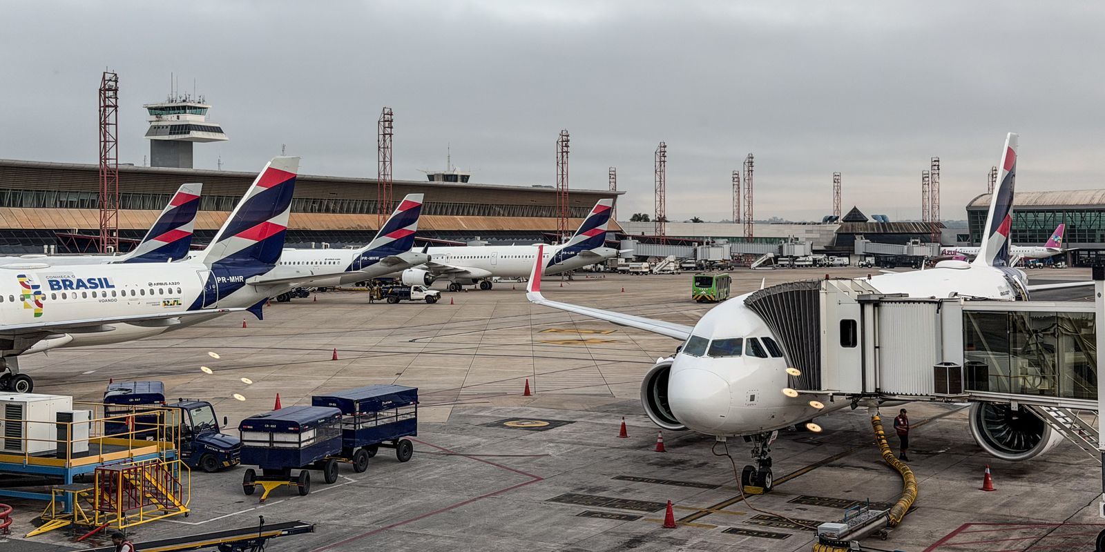 Anvisa publica novas regras de segurança sanitária para aeroportos e voos no Brasil