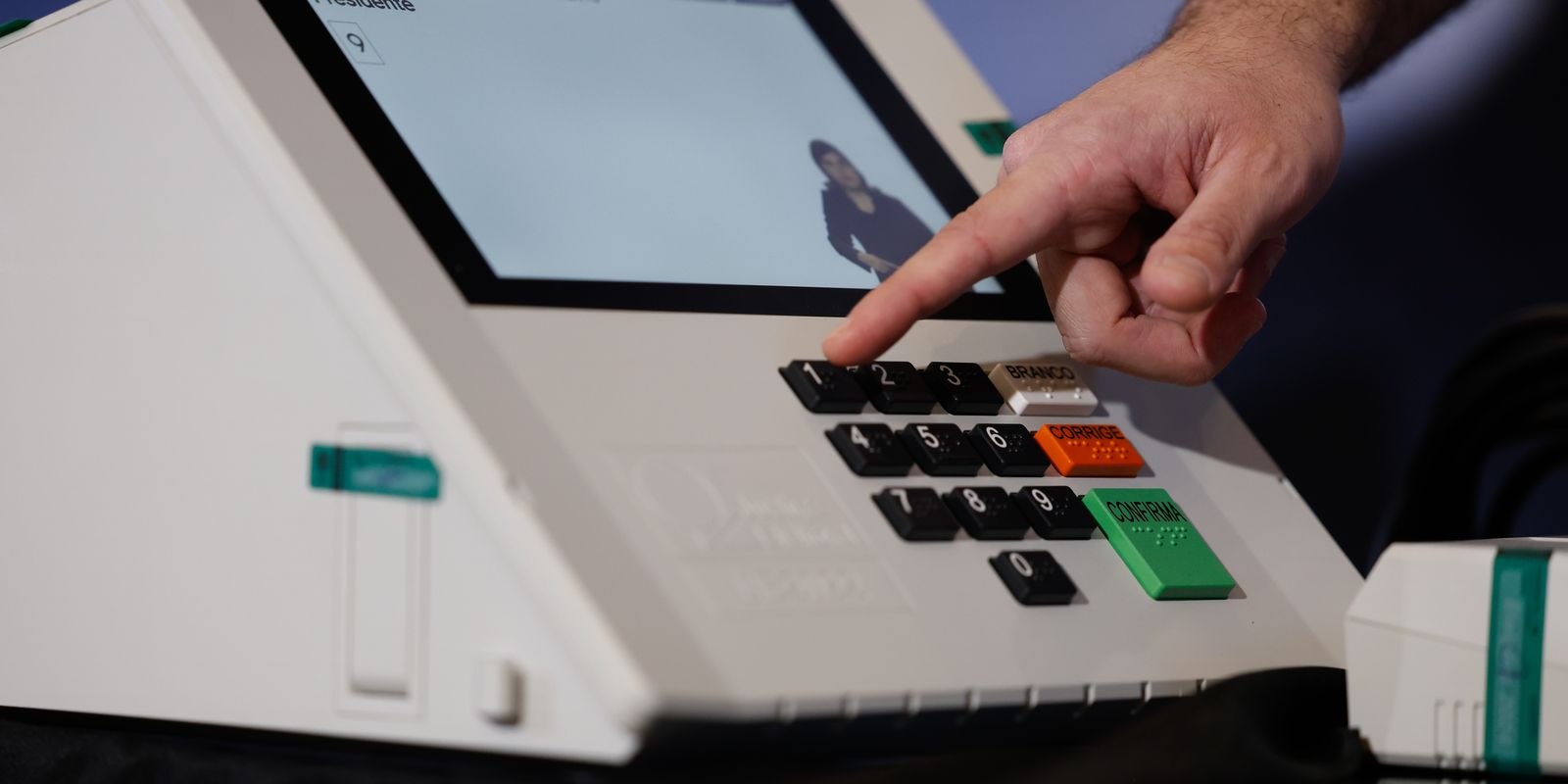 Assinatura digital impede qualquer alteração nos sistemas das urnas eletrônicas