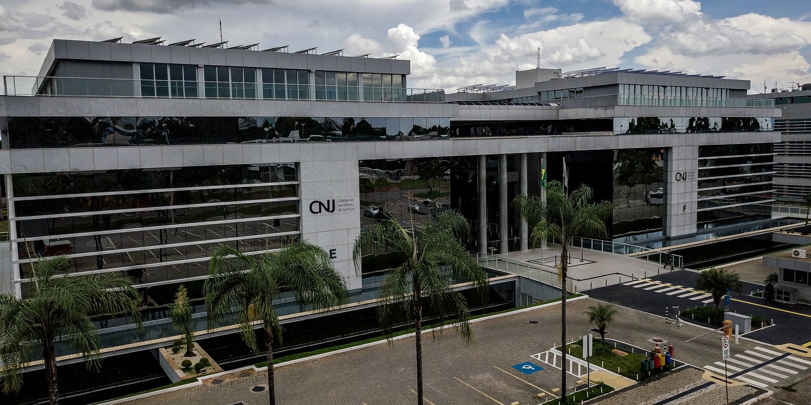 CNJ aprova fim da aposentadoria compulsória como punição máxima para magistrados