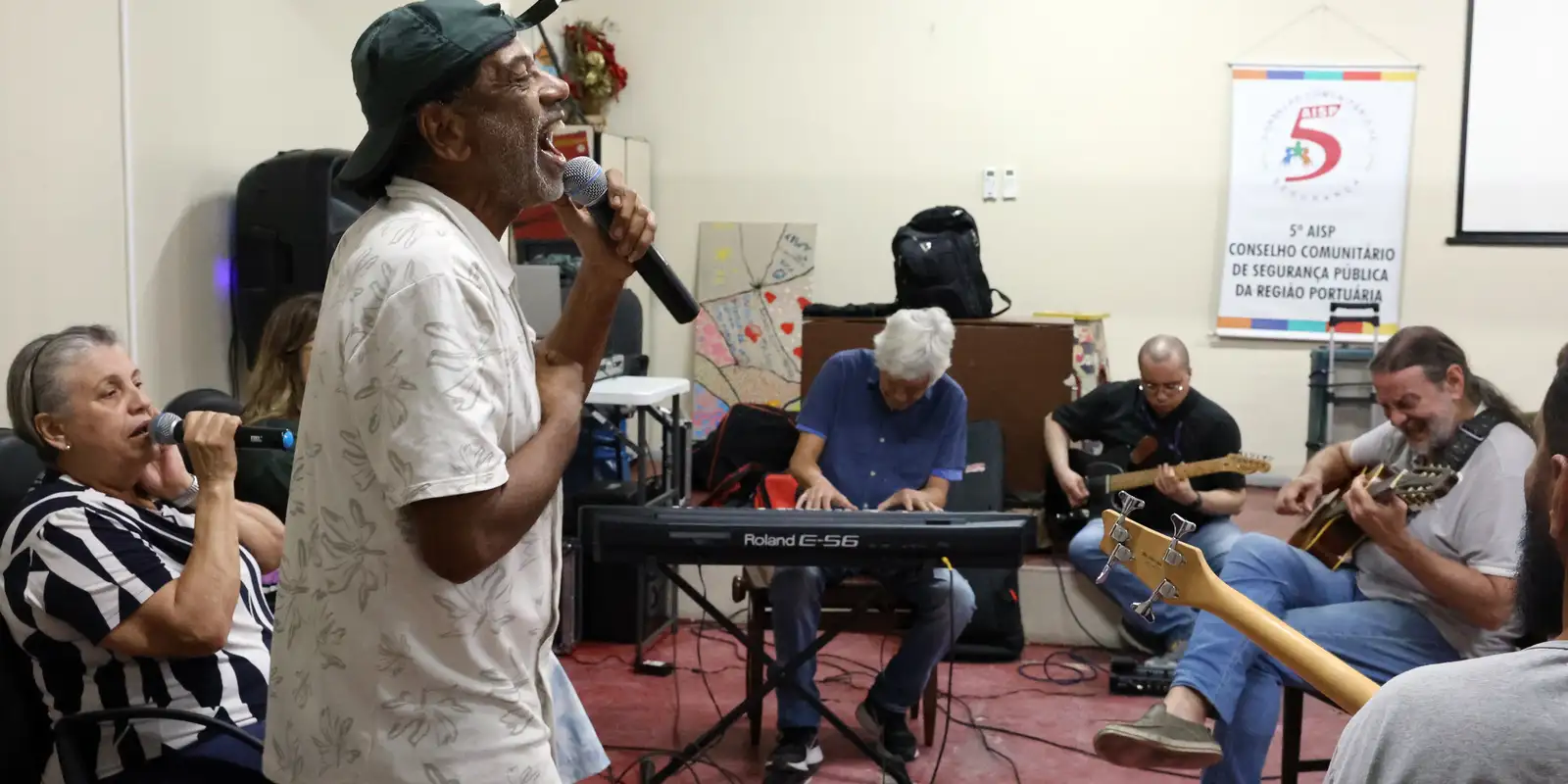 Grupo Harmonia Enlouquece lança quinto álbum com foco em saúde mental no Rio