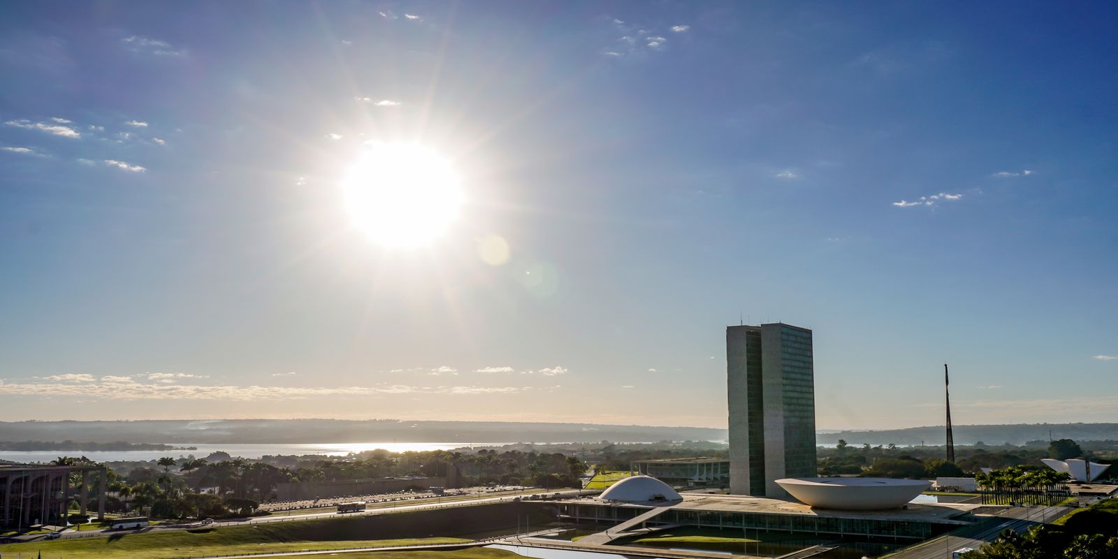 Congresso analisa fim da escala 6x1 e taxa das blusinhas nesta semana