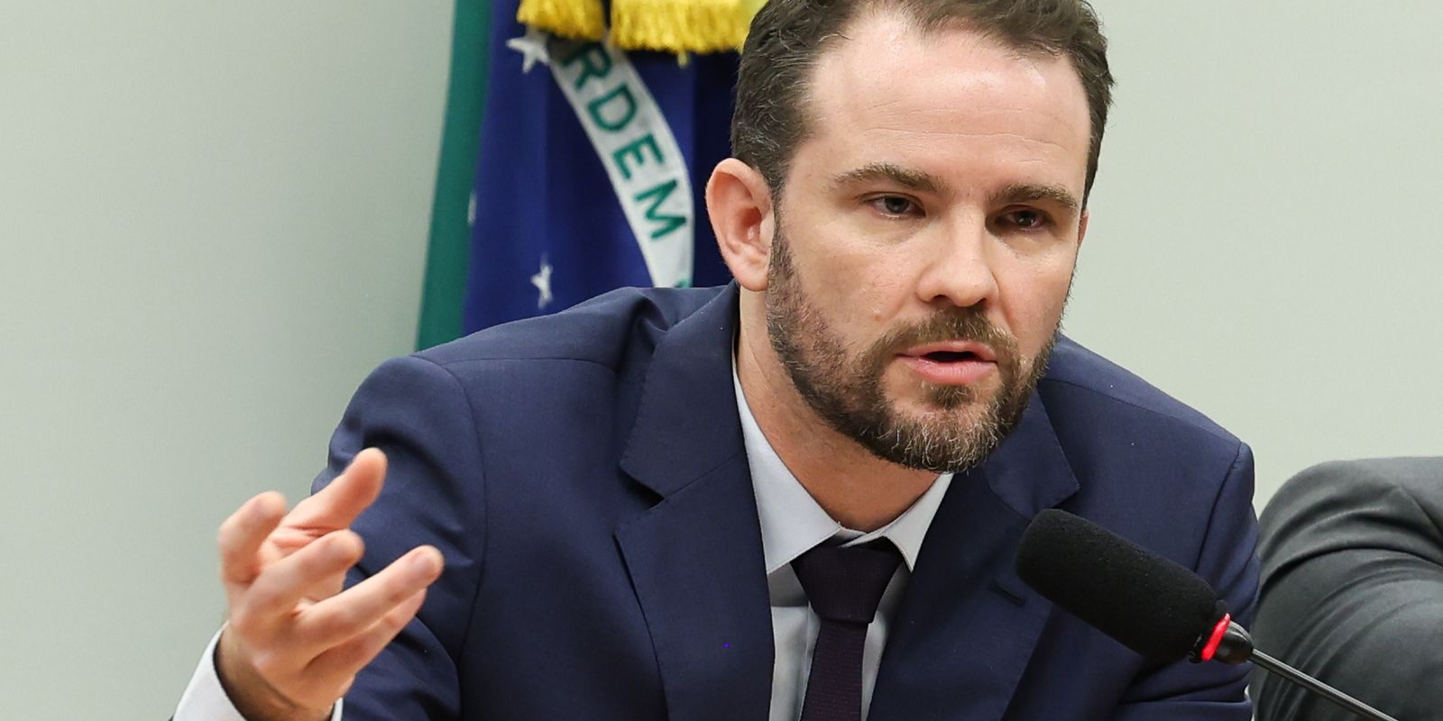 Durigan nega omissão do governo federal diante da crise do BRB