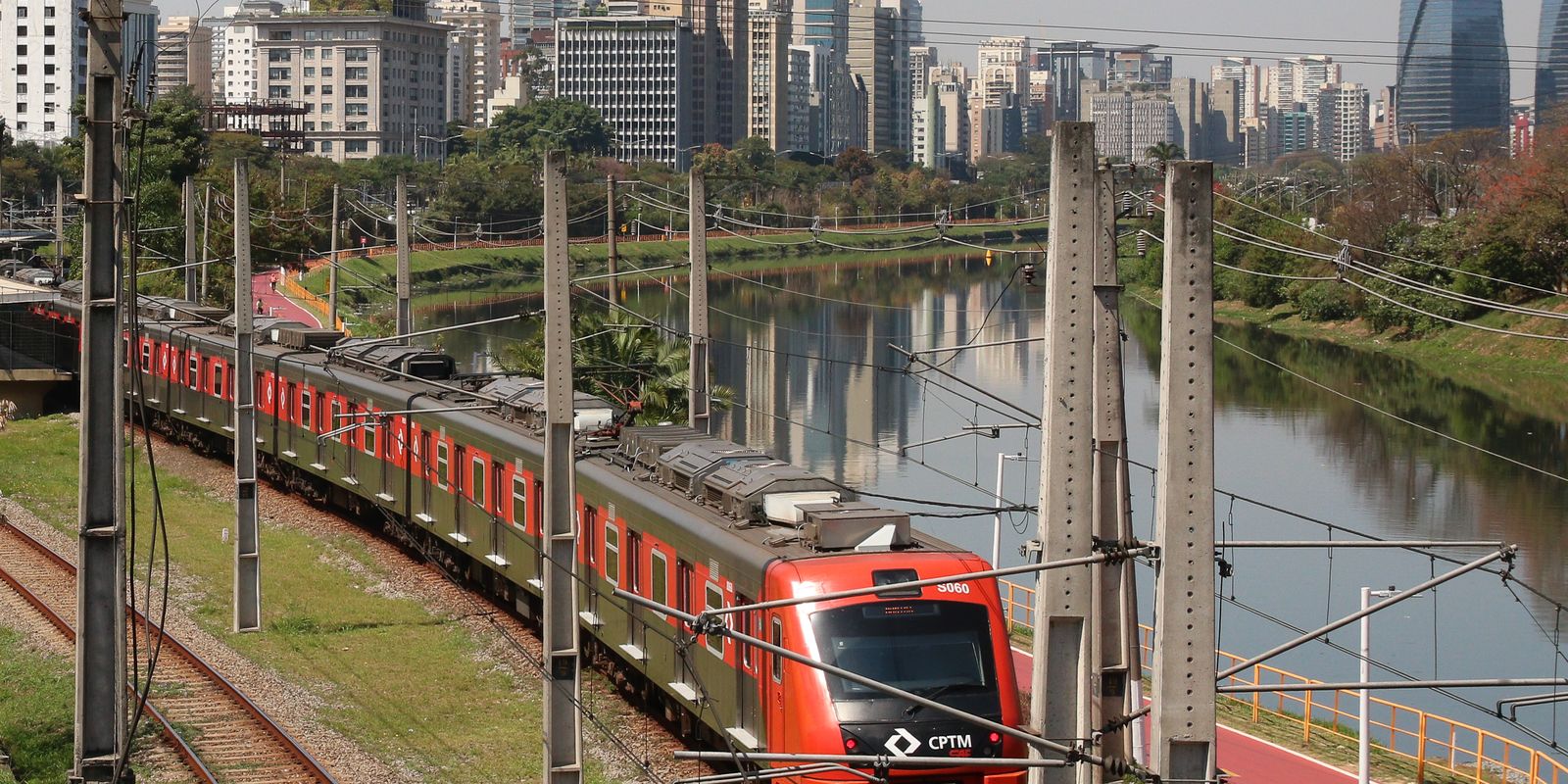 Greve de trens em SP trava a capital e gera mais de 2 mil km de engarrafamento