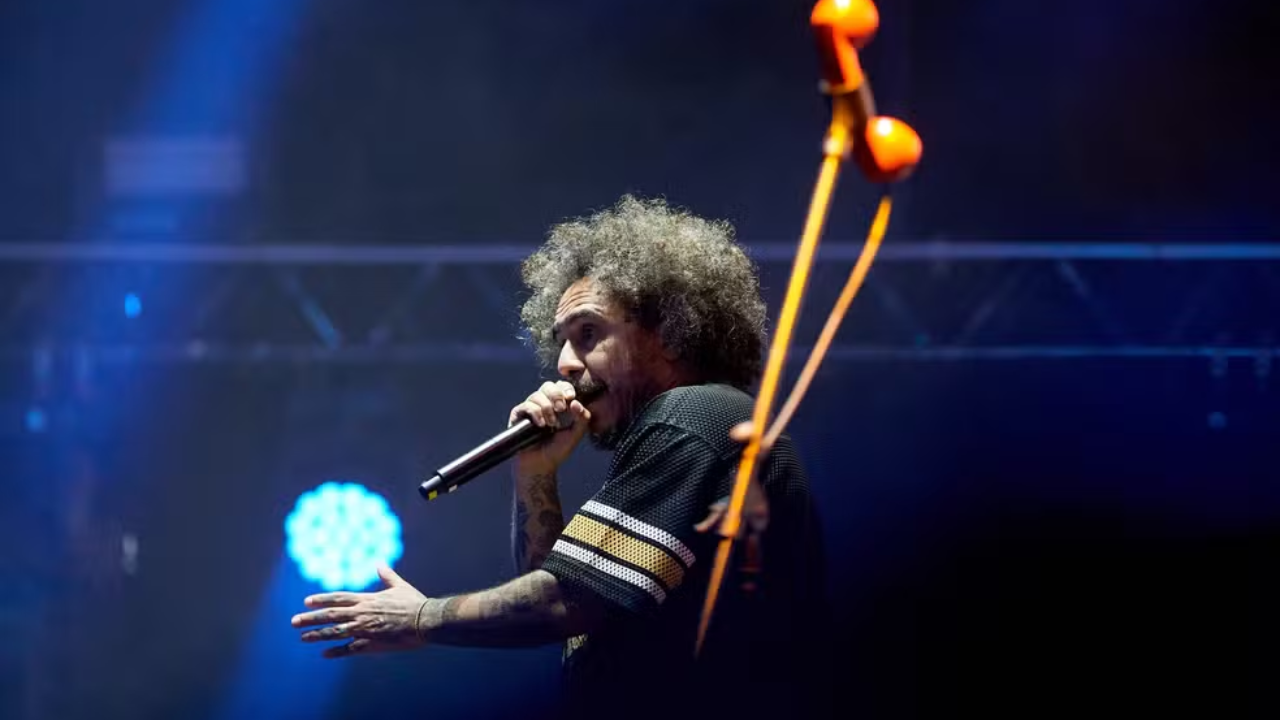 Marcelo D2 no João Rock transforma show em roda de samba com Rael e celebra público sem celular
