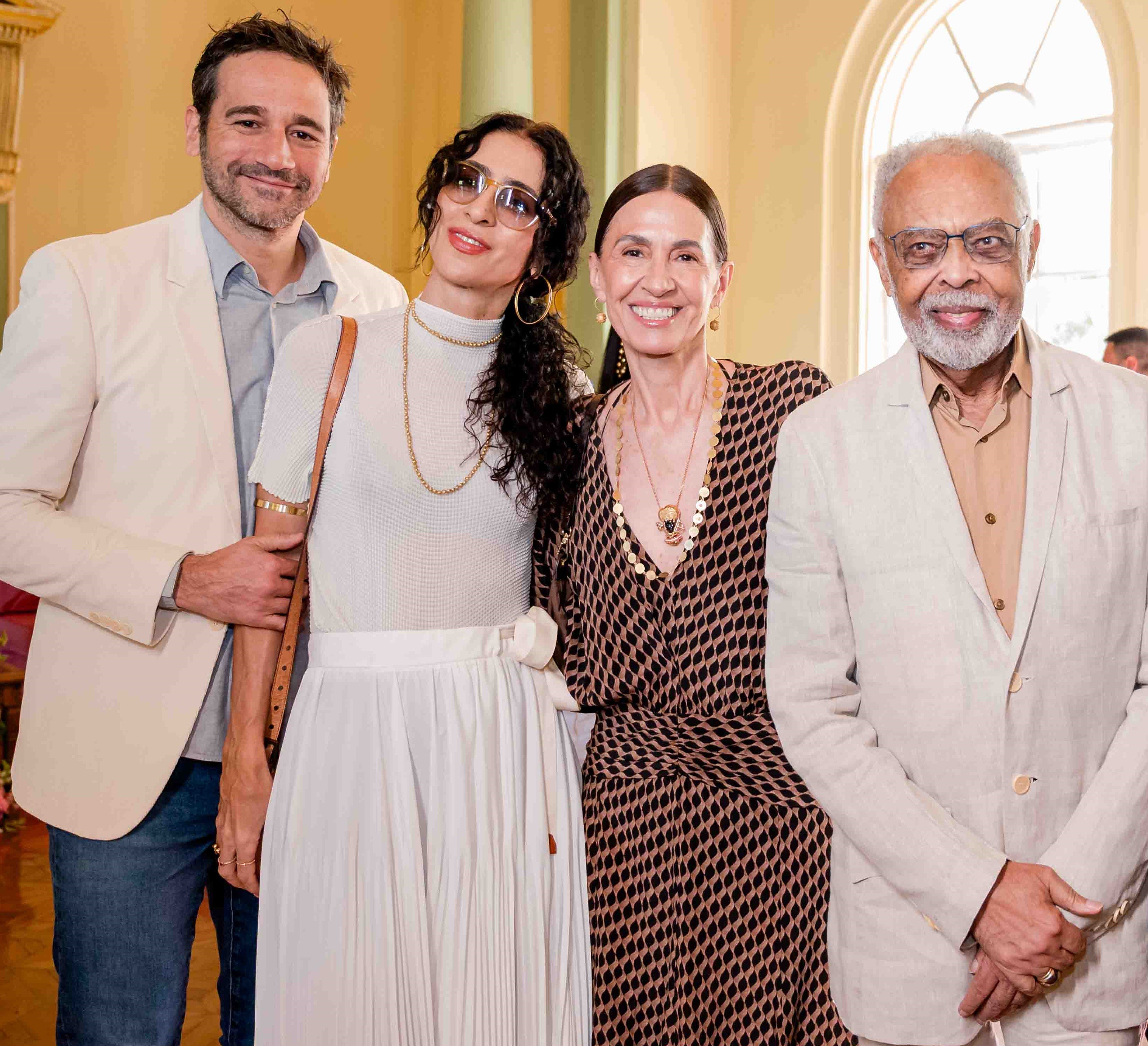 Marisa Monte faz rara aparição pública com o marido em festa no Rio de Janeiro