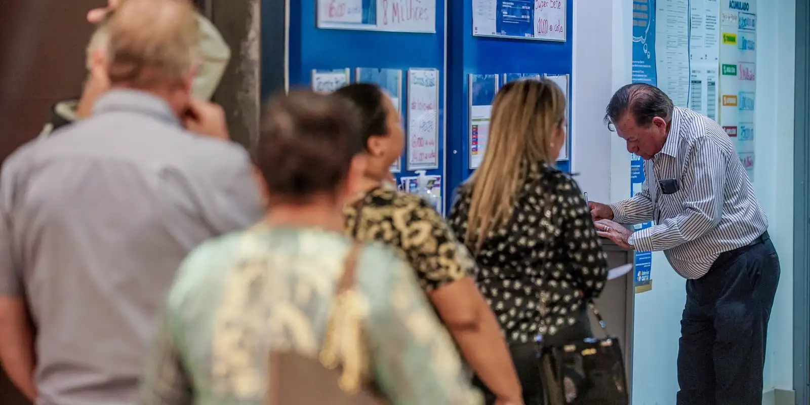 O prêmio da Mega-Sena acumula e vai a R$ 58 milhões neste domingo