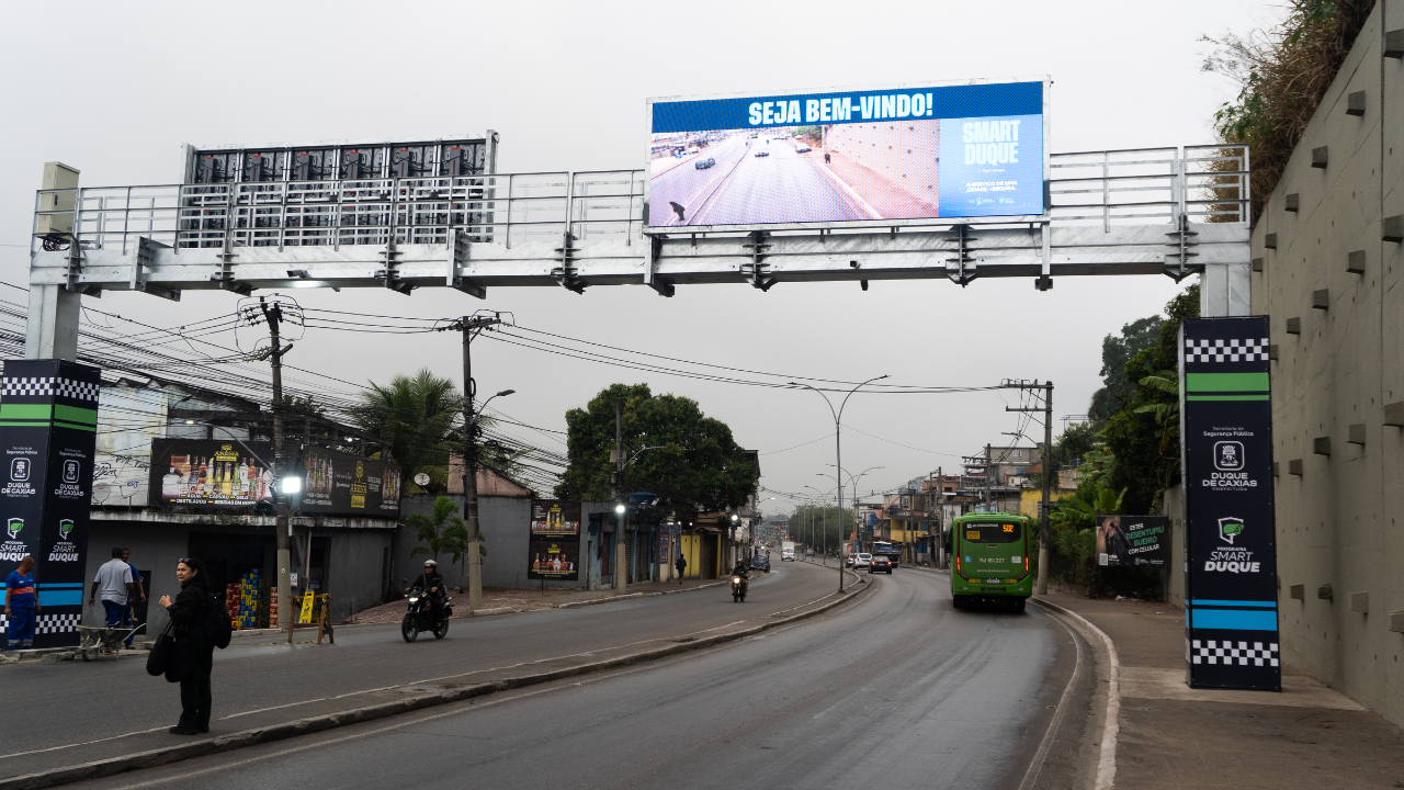 Muralha digital é instalada no limite de duque de caxias e belford roxo