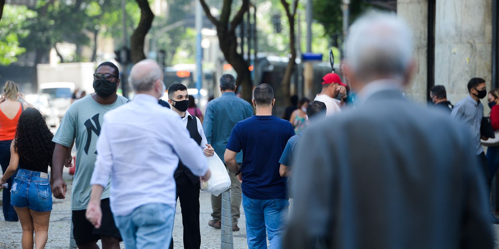 A religião na política influencia 81% dos eleitores que exigem candidatos que creiam em Deus