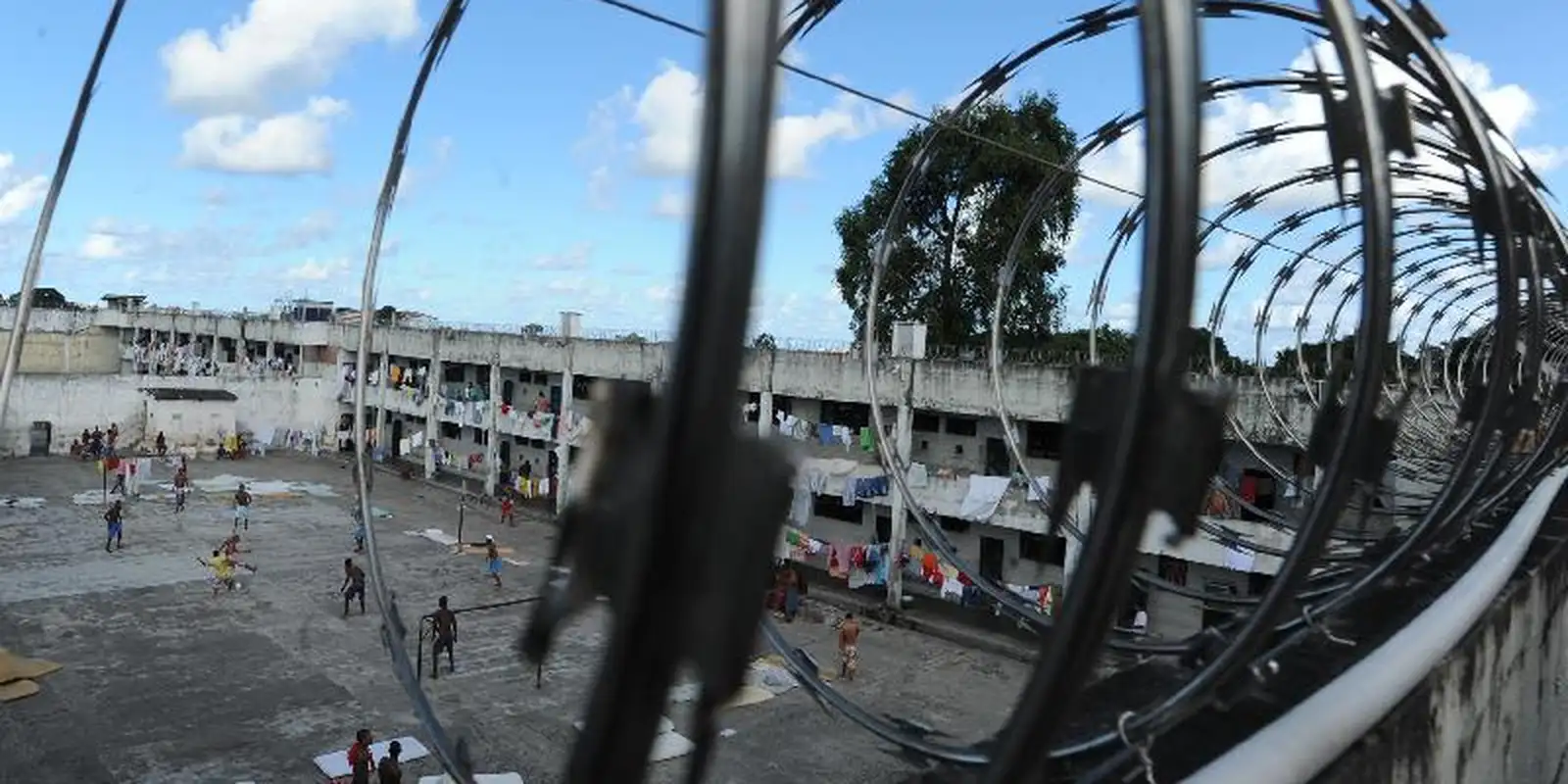 Ações nos presídios do Rio apreendem antenas Starlink e drogas destinadas a facções