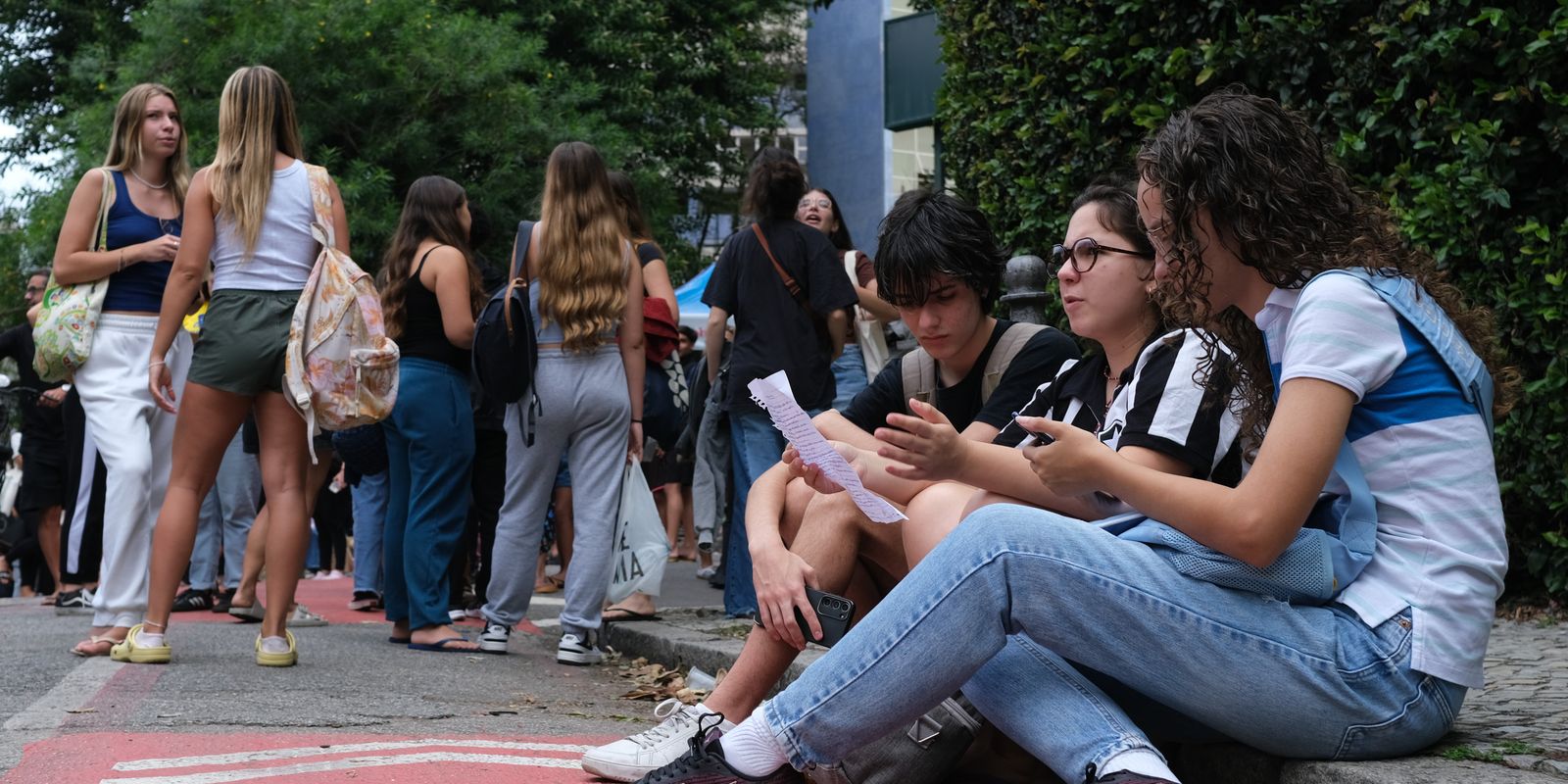 Saeb 2025: Brasil recupera nível pré-pandemia, mas matemática preocupa