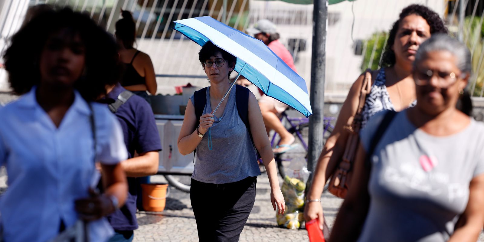 Salário mínimo deve alcançar R$ 1.741 em 2027 com alta de 7,4%