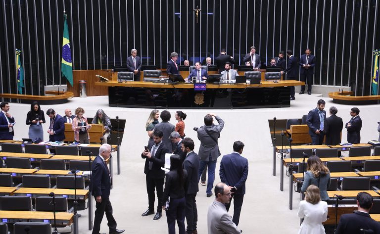Câmara aprova Medida Provisória que busca reduzir a fila do INSS até o fim de 2026